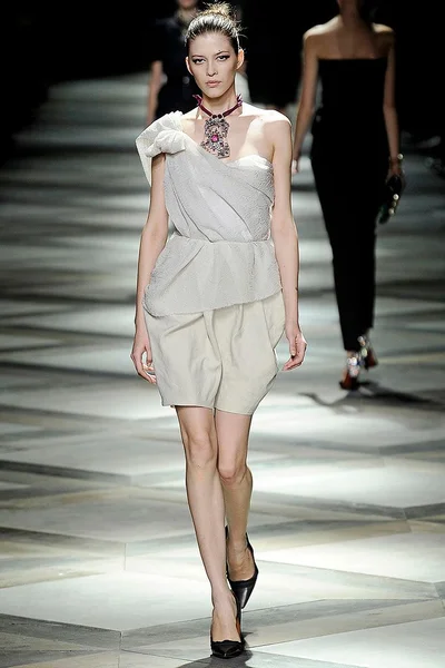 Look 30